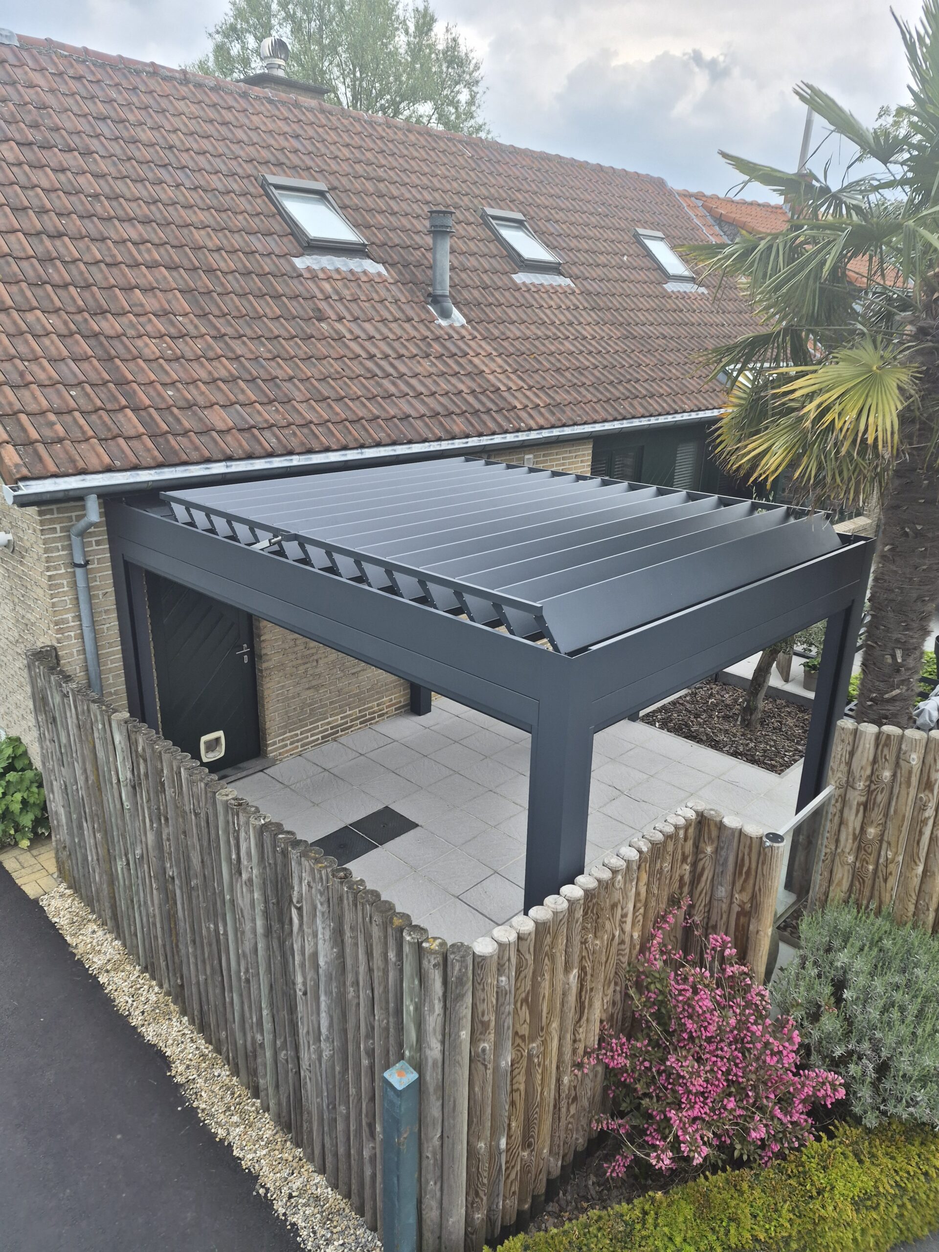 Outdoor living met terrasoverkapping en lamellendak