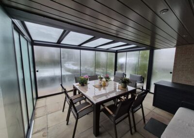 Glazen overkapping op maat geplaatst door VS Sunsystems